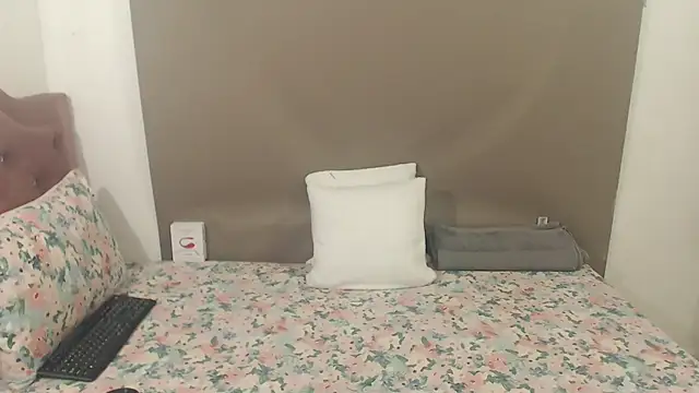 kimberlyjamexxx online show from October 17, 2025, 3:53 am