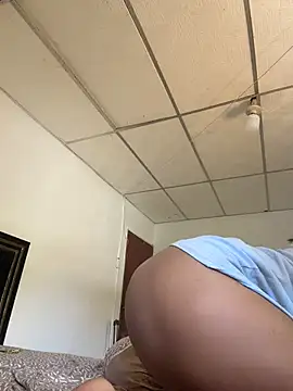 JennamartinyII online show from May 18, 2026, 1:17 pm