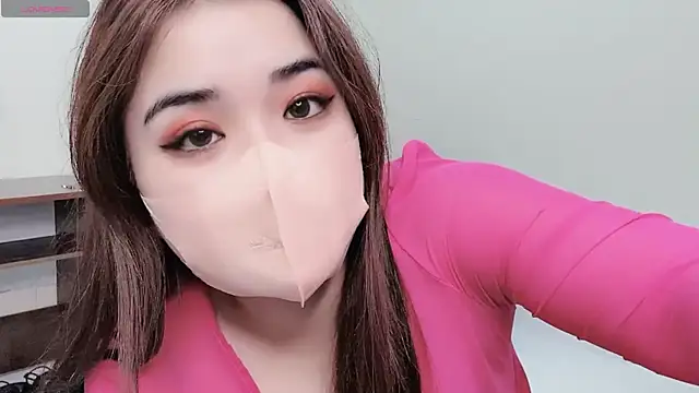 Snapshot of LyLy_Office chatting on December 17, 2024, 11:17 am LyLy Office online show from December 17, 2024, 11:17 am