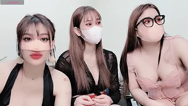 Snapshot of LyLy_Office chatting on December 18, 2024, 2:28 pm LyLy Office online show from December 18, 2024, 2:28 pm