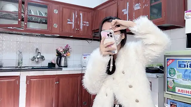 LyLy Office online show from March 10, 2026, 3:11 am