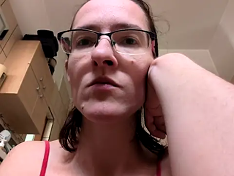 Milky hairy mommy online show from December 16, 2025, 10:42 am