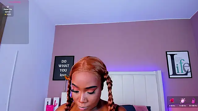 Snapshot of Britanymooree chatting on September 25, 2025, 8:01 pm Britanymooree online show from September 25, 2025, 8:01 pm