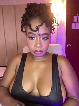 Britanymooree online show from March 13, 2026, 9:54 pm