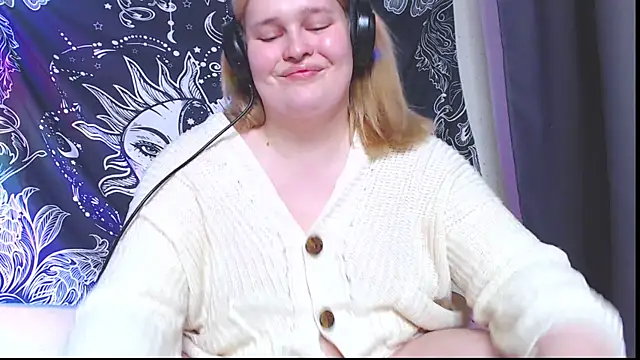 rozzhaos8 online show from September 28, 2025, 7:52 pm