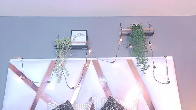 AmbarHills 1 online show from December 18, 2025, 11:38 am