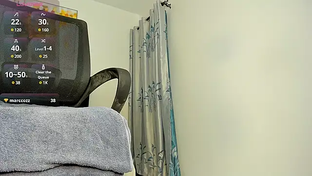 Snapshot of Big_booty_quuen chatting on December 11, 2024, 6:25 am Big booty quuen online show from December 11, 2024, 6:25 am