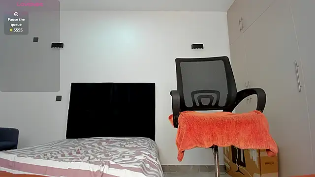 Snapshot of Big_booty_quuen chatting on February 19, 2025, 11:38 am Big booty quuen online show from February 19, 2025, 11:38 am