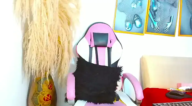 Snapshot of mia_foxts chatting on February 14, 2025, 6:12 am mia foxts online show from February 14, 2025, 6:12 am