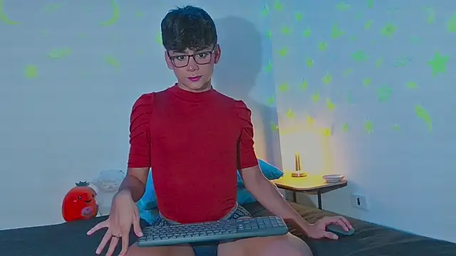 Snapshot of arnold_laurent_ chatting on December 1, 2024, 11:04 pm arnold laurent online show from December 1, 2024, 11:04 pm