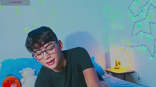 Snapshot of arnold_laurent_ chatting on January 6, 2025, 10:37 pm arnold laurent online show from January 6, 2025, 10:37 pm