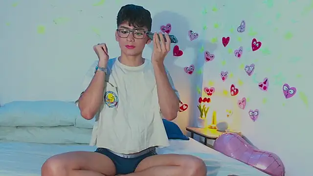 Snapshot of arnold_laurent_ chatting on February 15, 2025, 8:22 pm arnold laurent online show from February 15, 2025, 8:22 pm