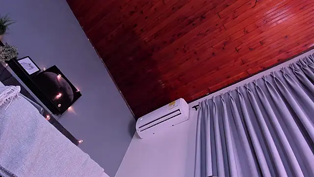 AbbyWathson online show from November 11, 2025, 8:20 pm