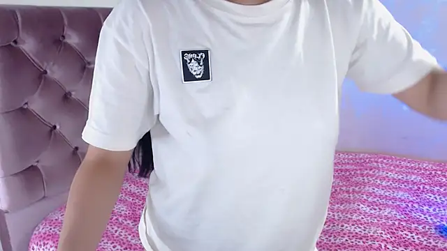 Snapshot of Suzanne_abbey chatting on February 22, 2025, 12:38 am Suzanne abbey online show from February 22, 2025, 12:38 am