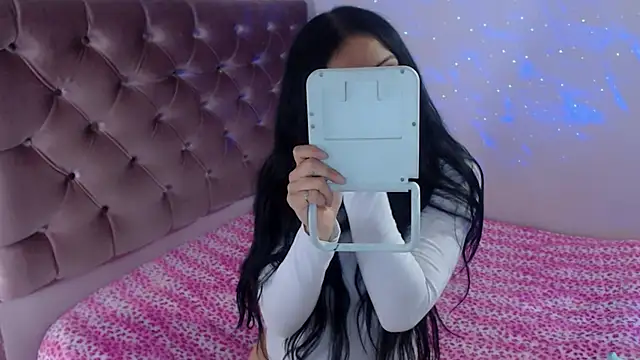 Snapshot of Suzanne_abbey chatting on February 27, 2025, 11:04 pm Suzanne abbey online show from February 27, 2025, 11:04 pm