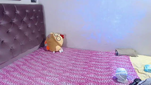 Snapshot of Suzanne_abbey chatting on March 22, 2025, 12:06 am Suzanne abbey online show from March 22, 2025, 12:06 am