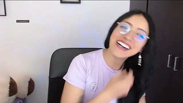 Snapshot of Suzanne_abbey chatting on November 20, 2025, 5:56 pm Suzanne abbey online show from November 20, 2025, 5:56 pm