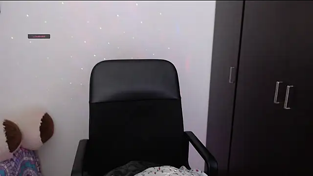 Snapshot of Suzanne_abbey chatting on November 26, 2025, 12:00 am Suzanne abbey online show from November 26, 2025, 12:00 am