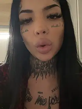 Snapshot of CreamyInkky_ chatting on December 15, 2024, 7:42 pm CreamyInkky online show from December 15, 2024, 7:42 pm