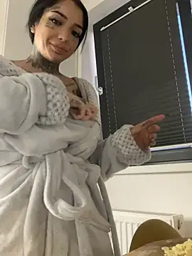 Snapshot of CreamyInkky_ chatting on January 19, 2025, 3:21 pm CreamyInkky online show from January 19, 2025, 3:21 pm