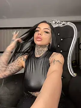 Snapshot of CreamyInkky_ chatting on February 3, 2025, 7:29 am CreamyInkky online show from February 3, 2025, 7:29 am