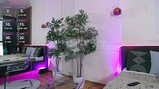 Snapshot of CreamyInkky_ chatting on October 27, 2025, 12:31 pm CreamyInkky online show from October 27, 2025, 12:31 pm