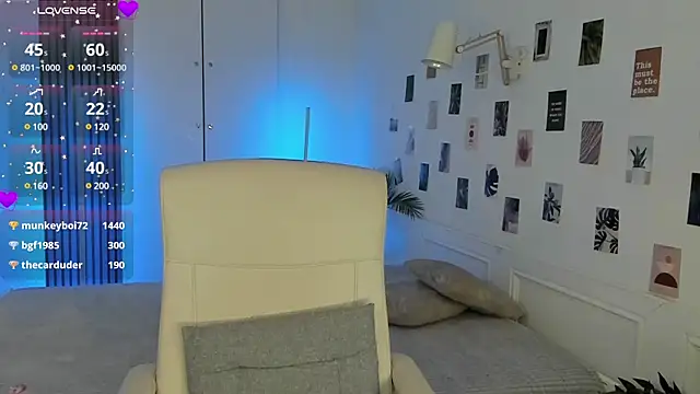 Snapshot of SashaSunlight chatting on January 15, 2025, 12:51 am SashaSunlight online show from January 15, 2025, 12:51 am