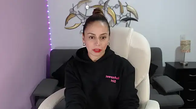 Snapshot of NicoleKitty_ chatting on February 16, 2025, 12:52 am NicoleKitty online show from February 16, 2025, 12:52 am