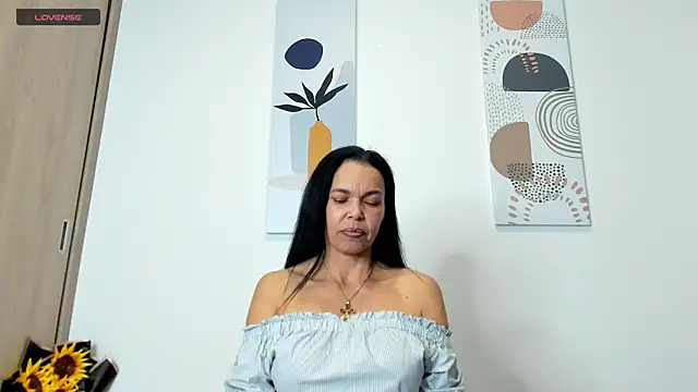 Snapshot of Evawalker_ chatting on February 20, 2025, 1:57 am Evawalker online show from February 20, 2025, 1:57 am