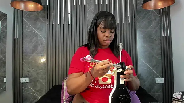 SaraiEvans online show from December 14, 2025, 3:34 am