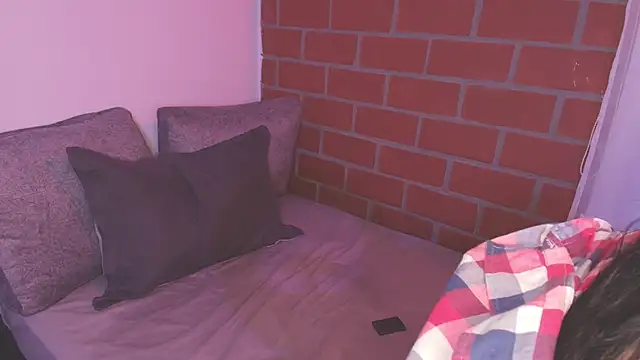 Snapshot of AmyW0w chatting on December 14, 2025, 5:51 pm AmyW0w online show from December 14, 2025, 5:51 pm