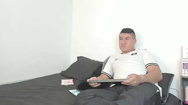 evanandsunny online show from December 9, 2024, 6:46 pm