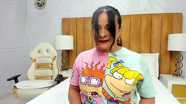 Snapshot of Daphne81_ chatting on February 5, 2025, 2:29 am Daphne81 online show from February 5, 2025, 2:29 am