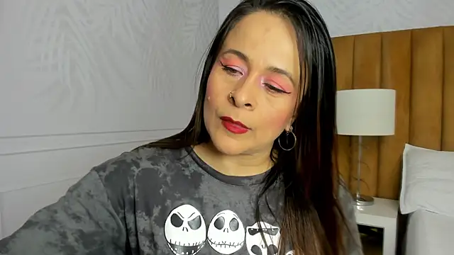 Snapshot of Daphne81_ chatting on February 21, 2025, 2:17 am Daphne81 online show from February 21, 2025, 2:17 am