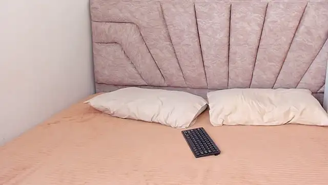 SavannahWildee online show from March 9, 2026, 1:26 pm