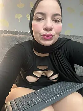 Snapshot of Layla_kaderr chatting on May 21, 2026, 11:23 pm Layla kaderr online show from May 21, 2026, 11:23 pm