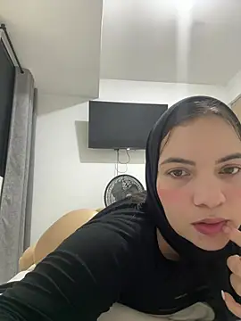 Snapshot of Layla_kaderr chatting on August 7, 2026, 3:19 am Layla kaderr online show from August 7, 2026, 3:19 am