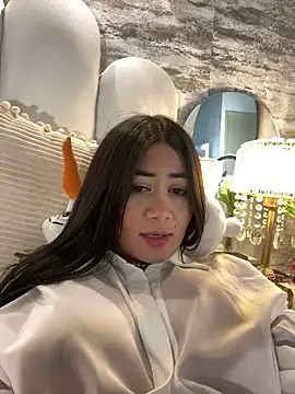 Snapshot of _MadiLee_ chatting on December 4, 2024, 5:27 am MadiLee online show from December 4, 2024, 5:27 am