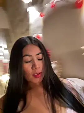 Snapshot of _MadiLee_ chatting on February 10, 2025, 12:41 am MadiLee online show from February 10, 2025, 12:41 am