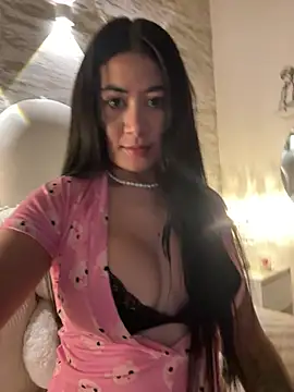 Snapshot of _MadiLee_ chatting on February 28, 2025, 9:33 pm MadiLee online show from February 28, 2025, 9:33 pm