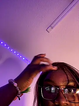 Snapshot of LillShayy chatting on December 18, 2025, 6:30 am LillShayy online show from December 18, 2025, 6:30 am