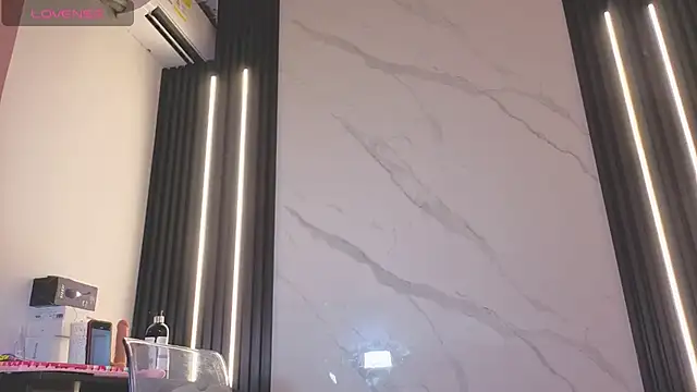 Scarlet Red  online show from February 15, 2026, 12:36 pm