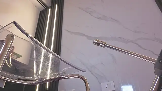 Scarlet Red  online show from February 21, 2026, 12:06 pm