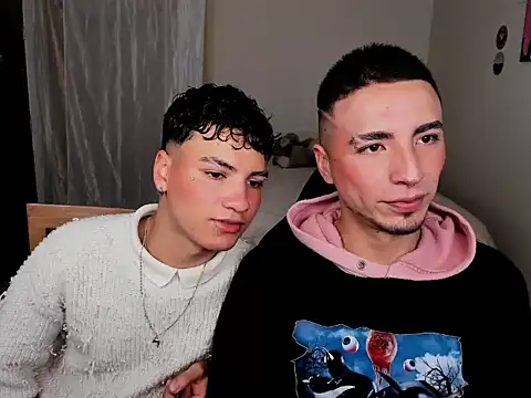 Snapshot of sweet_boys_xx chatting on March 12, 2025, 11:20 am sweet boys xx online show from March 12, 2025, 11:20 am