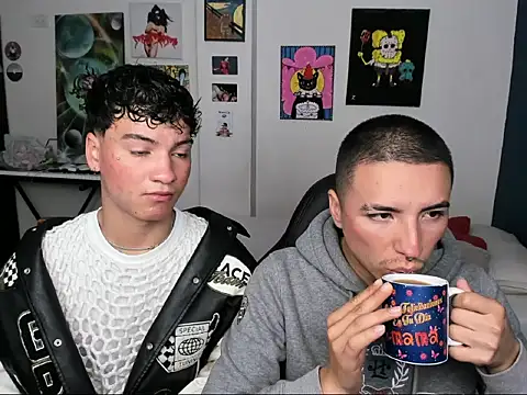 Snapshot of sweet_boys_xx chatting on September 13, 2025, 11:54 am sweet boys xx online show from September 13, 2025, 11:54 am