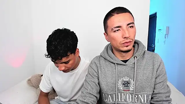 Snapshot of sweet_boys_xx chatting on October 25, 2025, 6:13 pm sweet boys xx online show from October 25, 2025, 6:13 pm