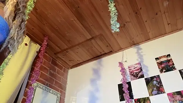 Snapshot of _octavia_ chatting on March 16, 2025, 3:25 am octavia online show from March 16, 2025, 3:25 am