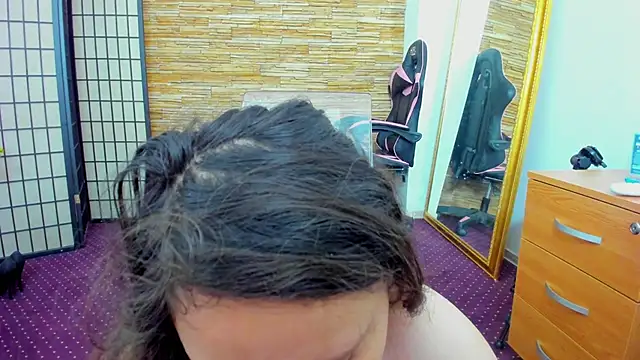 AishaRouhi online show from December 19, 2025, 6:09 am