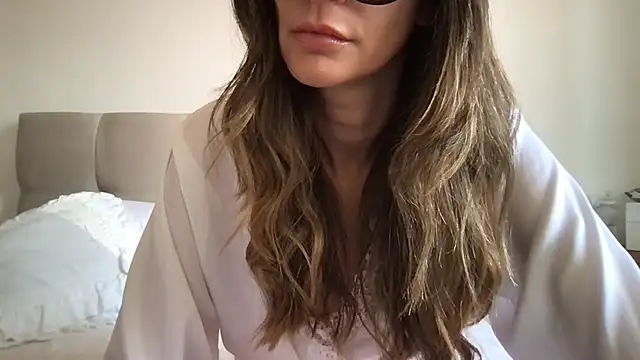 Snapshot of paolajonez chatting on March 6, 2025, 12:41 pm paolajonez online show from March 6, 2025, 12:41 pm