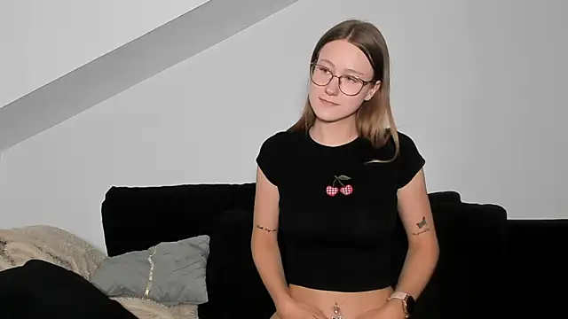 Snapshot of laurasommer chatting on May 19, 2026, 2:12 pm laurasommer online show from May 19, 2026, 2:12 pm